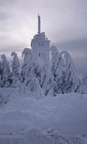 Fichtelberg Wetterwarte mit Raueis 20181216