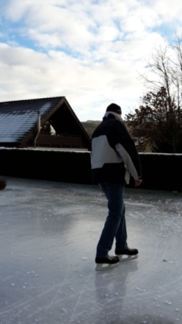 Schlittschuhlaufen auf dem Grunstück 20181201